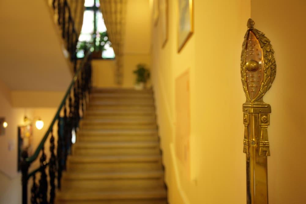 Anna Hotel 3*